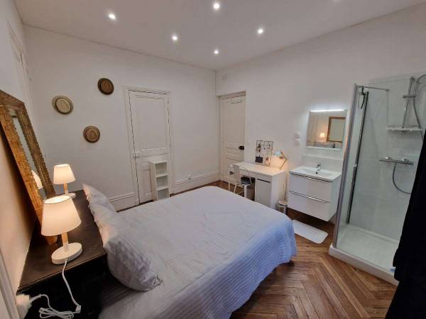 Colocation / Appartement 6 pièces de 118 m², Rouen, Rue des Emmurees / Photo 2