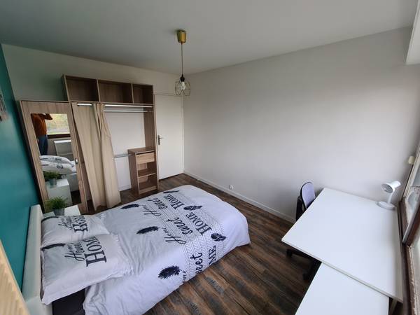 Colocation / Appartement 6 pièces de 102 m², Pontoise, Rue Les Larris Orange / Photo 2