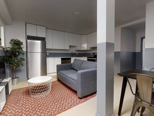 Colocation / Appartement 4 pièces de 100 m², Montréal, Rue Rachel Est / Photo 2