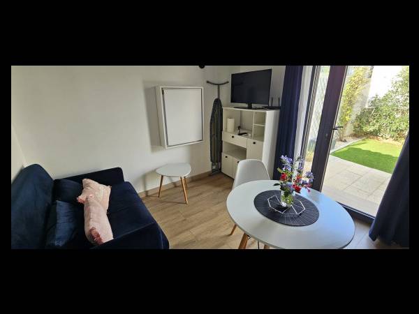 Location / Appartement 1 pièce de 20 m², Nîmes, Rue Reine des Prés / Photo 2