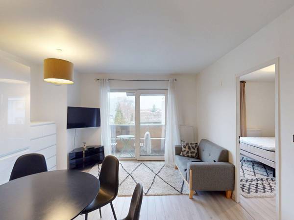 Location / Appartement 3 pièces de 49 m², Annemasse, Rue des Lilas / Photo 2