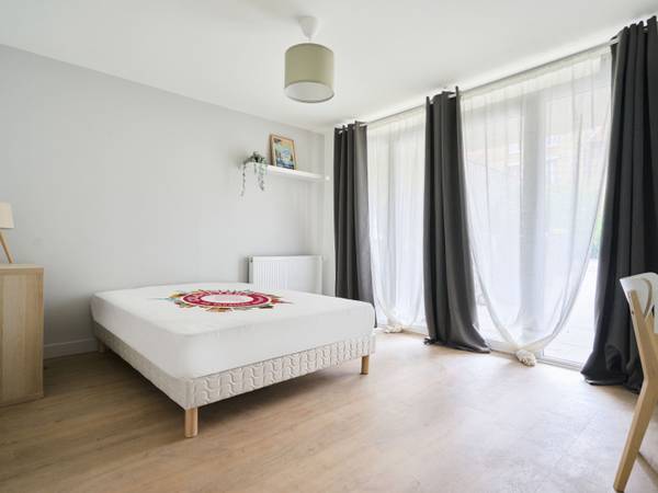 Colocation / Appartement 18 pièces de 428 m², Colombes, Rue d'Estienne d'Orves / Photo 9
