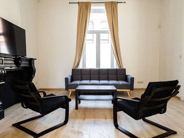 Colocation / Maison 6 pièces de 185 m², Charleroi, Rue du Commerce / Photo 12