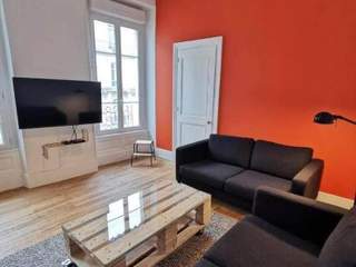 Colocation / 5 rooms apartment · 92 m², Grenoble, Place Grenette