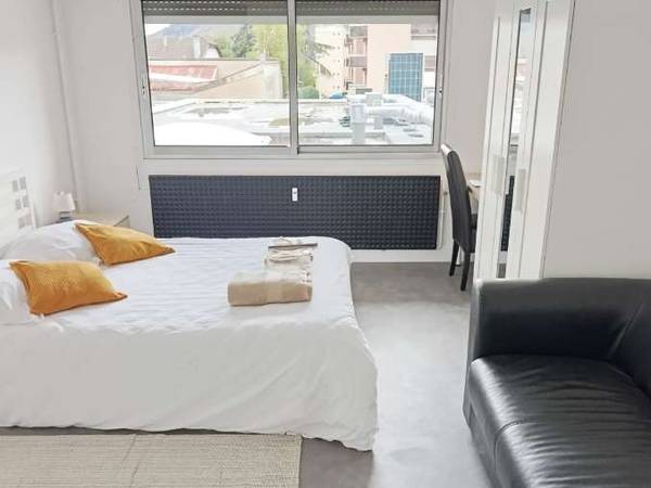 Colocation / Appartement 6 pièces de 114 m², Annemasse, Rue de Geneve / Photo 2