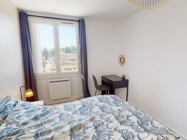 Colocation / Appartement 4 pièces de 57 m², Saint-Martin-d'Hères, Avenue Ambroise Croizat / Photo 2
