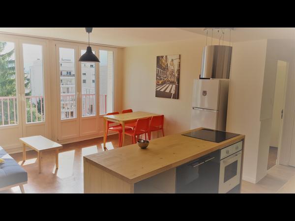 Colocation / Appartement 5 pièces de 72 m², Saint-Martin-d'Hères, Avenue Gabriel Péri / Photo 2