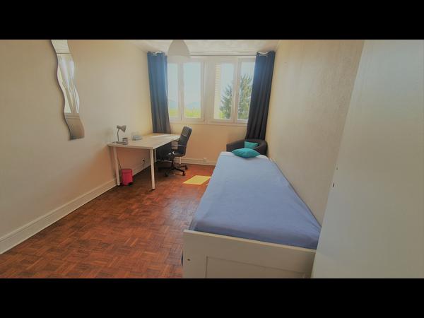 Colocation / Appartement 5 pièces de 72 m², Saint-Martin-d'Hères, Avenue Gabriel Péri / Photo 3