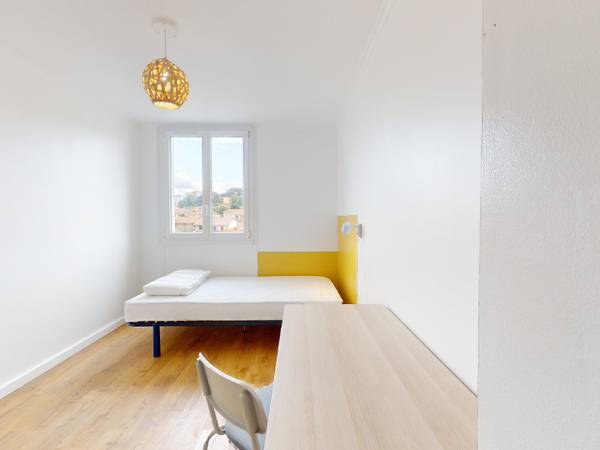 Colocation / Appartement 4 pièces de 66 m², Pierre-Bénite, Rue Henri Brosse / Photo 2