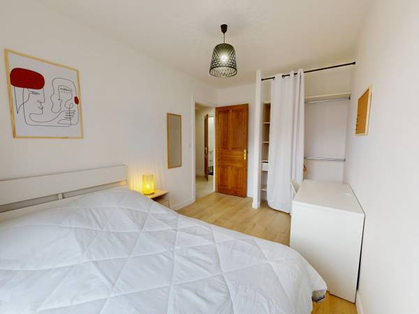 Colocation / Appartement 5 pièces de 73 m², Villeurbanne, Avenue Roger Salengro / Photo 2
