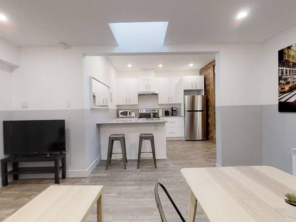 Colocation / Appartement 4 pièces de 100 m², Montréal / Photo 2