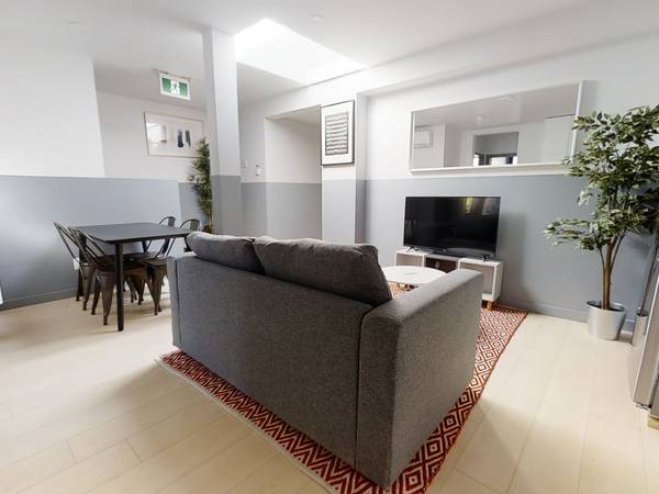 Colocation / Appartement 4 pièces de 100 m², Montréal / Photo 2