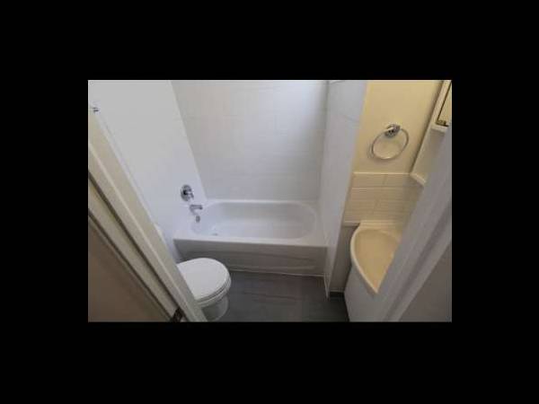 Colocation / Appartement 2 pièces de 1000 m², Montréal, Rue Adam / Photo 2