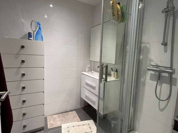 Colocation / Appartement 6 pièces de 92 m², Grenoble, Place Jean Moulin / Photo 2