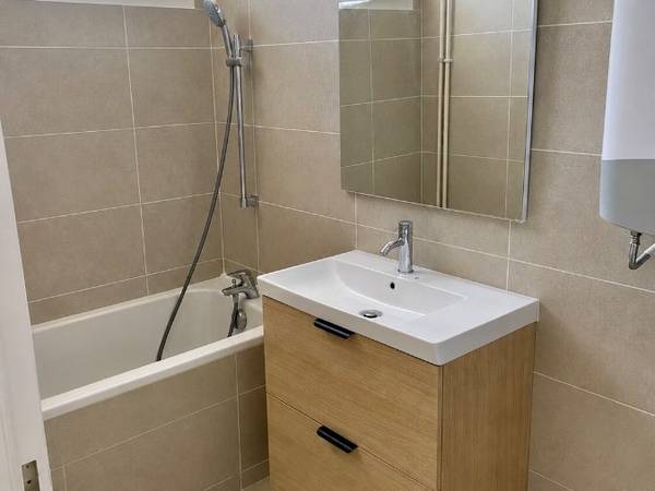 Location / Appartement 4 pièces de 71 m², Toulouse, Rue Paul Décamps / Photo 3