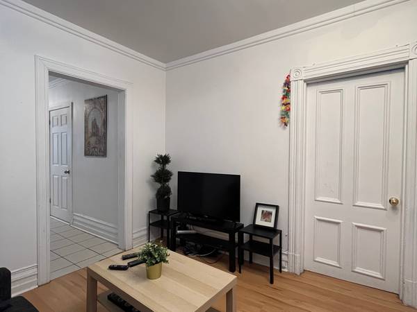 Location / Appartement 5 pièces de 97 m², Montréal, Avenue Henri-Julien / Photo 2