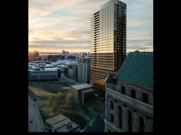 Colocation / Appartement 4 pièces de 82 m², Montréal, Rue Saint-Antoine Ouest / Photo 2