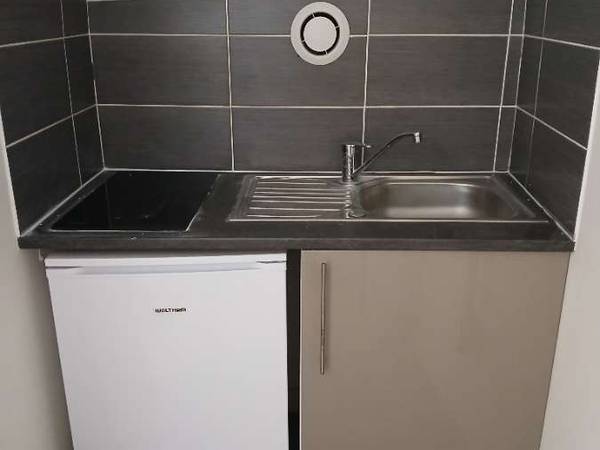 Location / Appartement 1 pièce de 20 m², Nantes, Rue Capitaine Corhumel / Photo 2