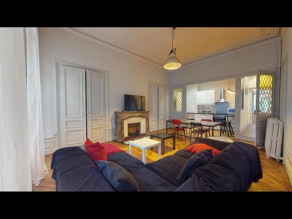 Location / Appartement 5 pièces de 120 m², Saint-Étienne, Rue Gambetta / Photo 2