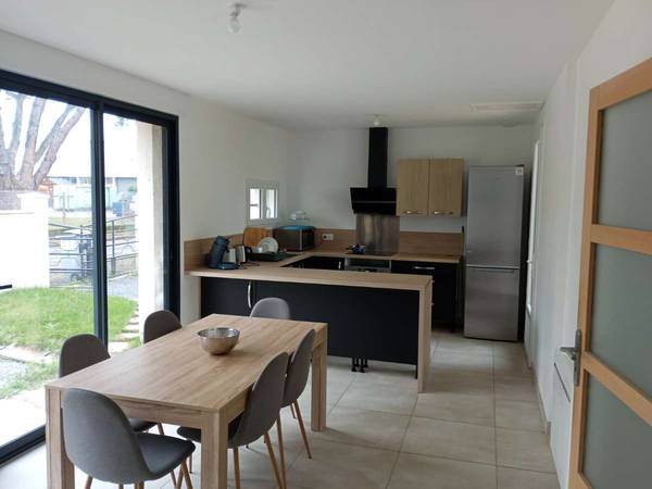 Colocation / Maison 6 pièces de 130 m², Pau, Rue Pierre Et Marie Curie / Photo 2