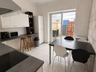 Colocation / 6 rooms house · 105 m², Angoulême, Rue de Saintes