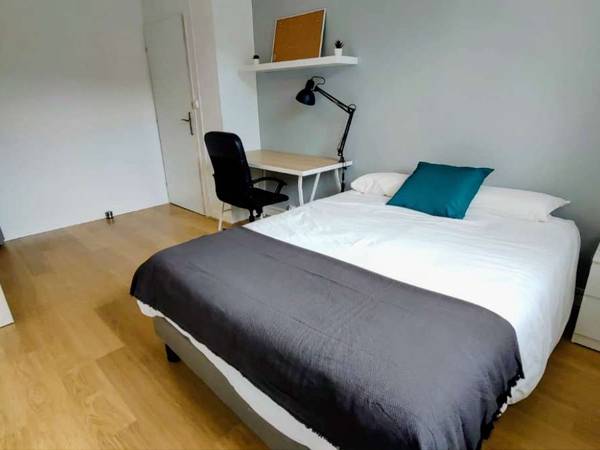 Colocation / Appartement 5 pièces de 68 m², Grenoble, Rue Auguste Ravier / Photo 2