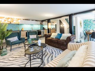 Coliving space / 10-bedroom house · 270 m², Courbevoie, Rue Eugène Caron