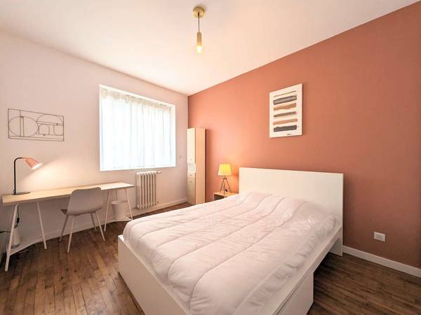 Colocation / Appartement 6 pièces de 106 m², Angoulême, Rue de Perigueux / Photo 2