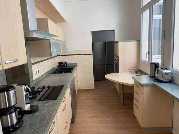 Colocation / Appartement 10 pièces de 186 m², Poitiers, Place Charles de Gaulle / Photo 2