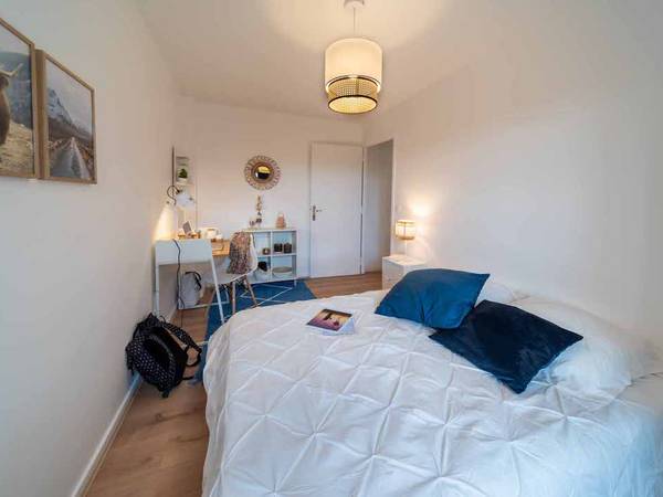 Colocation / Appartement 6 pièces de 112 m², Bron, Rue des Glycines / Photo 2