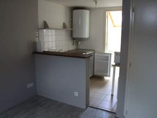 Location / Studio, Nevers