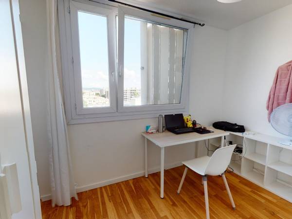 Colocation / Appartement 6 pièces de 85 m², Lyon, Boulevard des Etats Unis / Photo 2