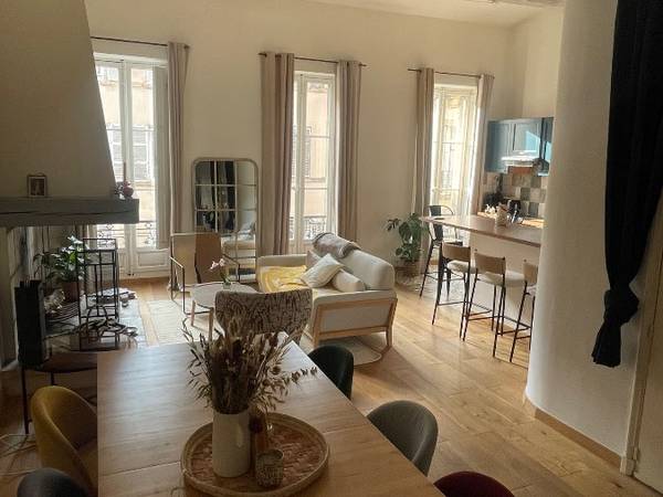 Location / Appartement 2 pièces de 60 m², Marseille, Rue Paradis / Photo 2