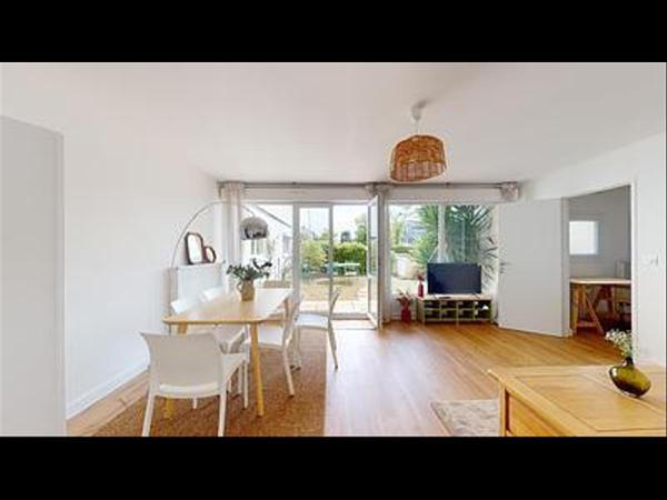 Location / Appartement 6 pièces de 119 m², Angers, Rue François Cevert / Photo 2