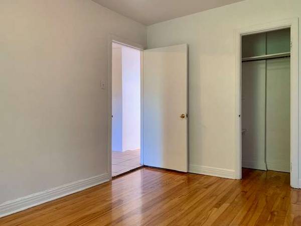 Colocation / Appartement 4 pièces de 1 m², Montréal, Rue Poupart / Photo 7