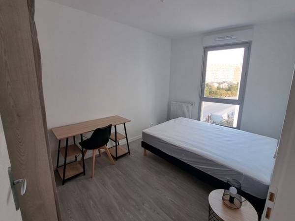 Colocation / Appartement 5 pièces de 100 m², Saint-Jacques-de-la-Lande, Rue du Camp de Verdun / Photo 2