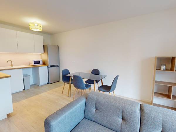 Location / Appartement 3 pièces de 59 m², Cenon, Avenue du Président J.F. Kennedy / Photo 2