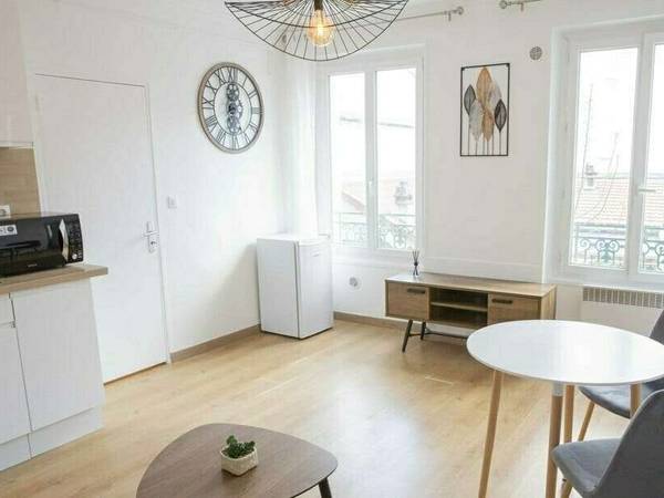 Location / Appartement 2 pièces de 38 m², Saint-Denis, Rue de la République / Photo 2