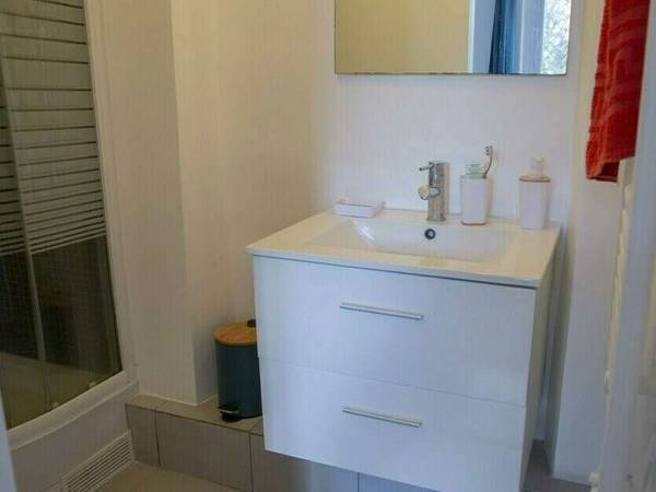 Location / Appartement 2 pièces de 38 m², Saint-Denis, Rue de la République / Photo 4