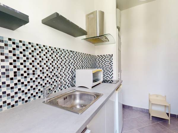 Location / Appartement 1 pièce de 21 m², Toulon, Avenue Maréchal Bugeaud / Photo 2