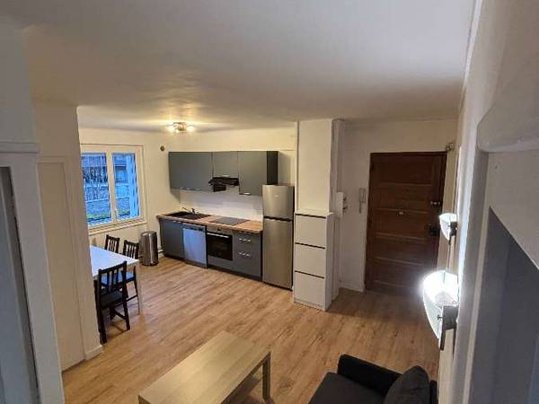 Colocation / Appartement 4 pièces de 70 m², Bron, Route de Genas / Photo 2