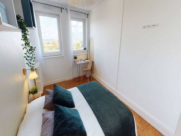 Colocation / Appartement 4 pièces de 90 m², Courbevoie, Avenue Marceau / Photo 2