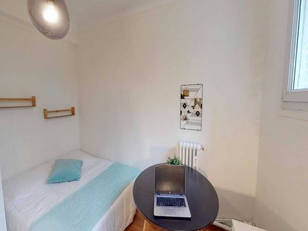 Colocation / Appartement 3 pièces de 70 m², Paris, Rue de Saussure / Photo 2