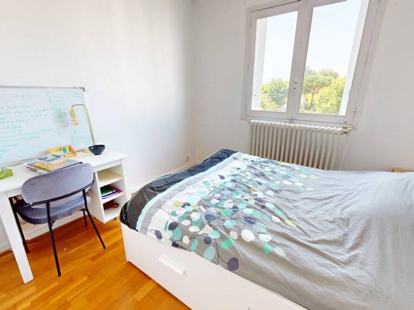 Colocation / Appartement 5 pièces de 87 m², Pessac, Rue Armand Calmon / Photo 2