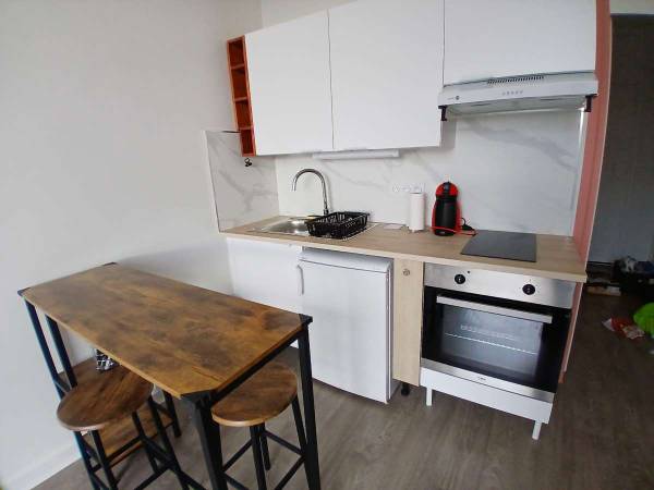 Location / Studio de 29 m², Toulouse, Place du Fer-à-Cheval / Photo 2