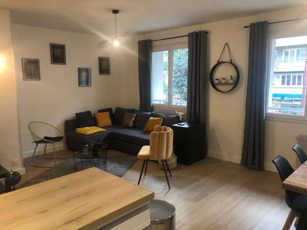 Colocation / Appartement 7 pièces de 120 m², Grenoble, Avenue Général Champon / Photo 2