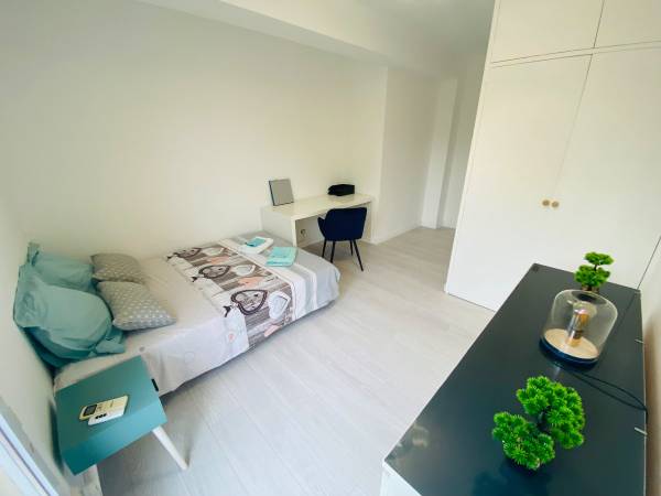 Colocation / Appartement 3 pièces de 86 m², Nîmes, Route d'Avignon / Photo 6