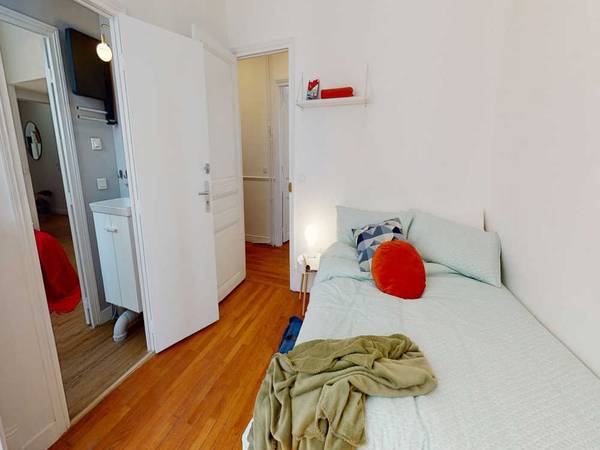 Colocation / Appartement 6 pièces de 130 m², Paris, Rue Emile Duclaux / Photo 2