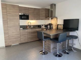 Location / 1 room apartment · 32 m², Marseille, Avenue du Corail