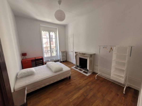 Colocation / Appartement 10 pièces de 230 m², Grenoble, Avenue Félix Viallet / Photo 2
